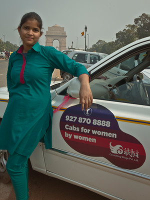 India New Delhi Women on Wheels Car Portrait India Gate Oana Dragan 2015 – _M1_8458 Lg RGB