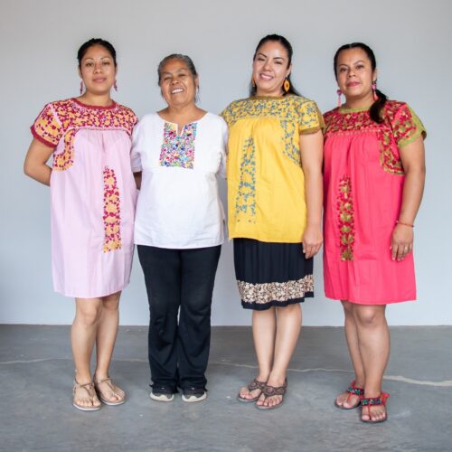 Zoológico Mágico In the photo, Daniela Hernández stands on the right, alongside her sister-in-law Karina, mother-in-law Leonila, and Rosario Fabián